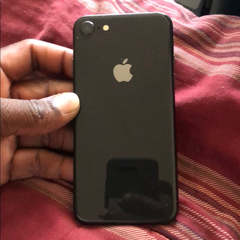 iPhone 8 - Picture 2 of 2